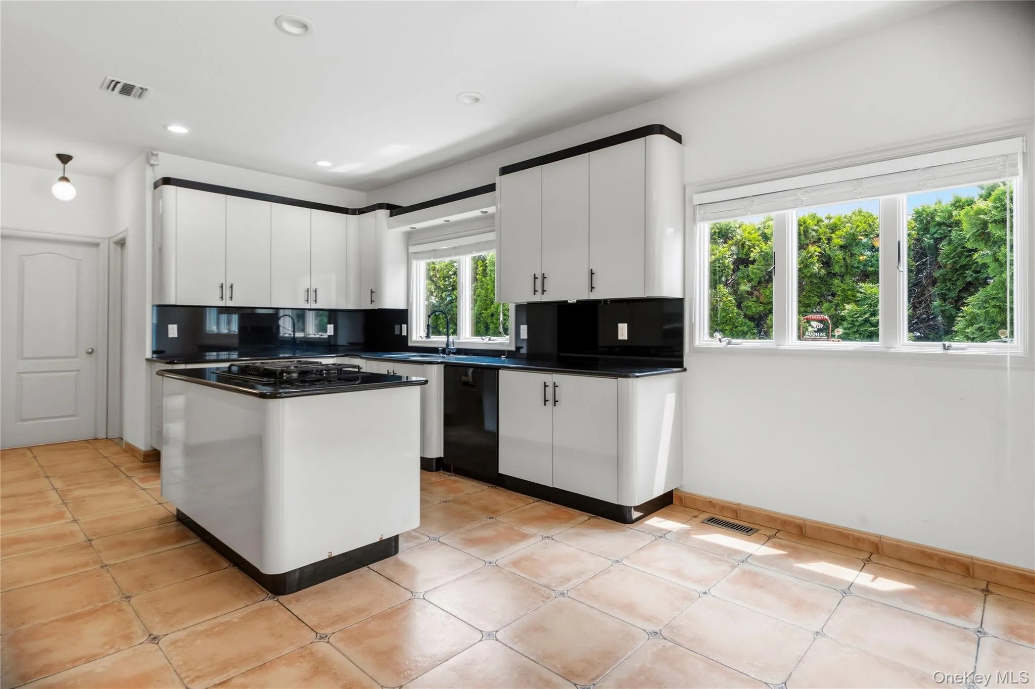 10 Osborne Lane, Oyster Bay, NY, 5 Bedrooms Bedrooms, 10 Rooms Rooms,5 BathroomsBathrooms,Residential Lease,For Rent,Osborne,0,1026934 10 Osborne Lane, Oyster Bay, NY, 5 Bedrooms Bedrooms, 10 Rooms Rooms,5 BathroomsBathrooms,Residential Lease,For Rent,Osborne,0,1026934