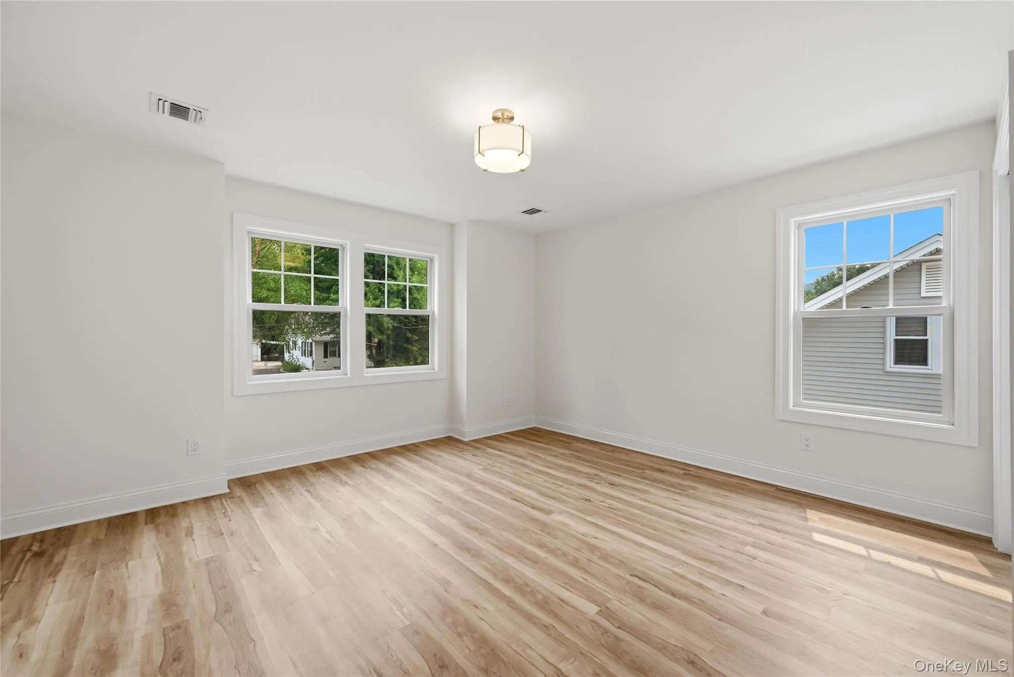 47 Central Parkway, Huntington, NY, 4 Bedrooms Bedrooms, 7 Rooms Rooms,2 BathroomsBathrooms,Residential,For Rent,Central,0,1026940 47 Central Parkway, Huntington, NY, 4 Bedrooms Bedrooms, 7 Rooms Rooms,2 BathroomsBathrooms,Residential,For Rent,Central,0,1026940
