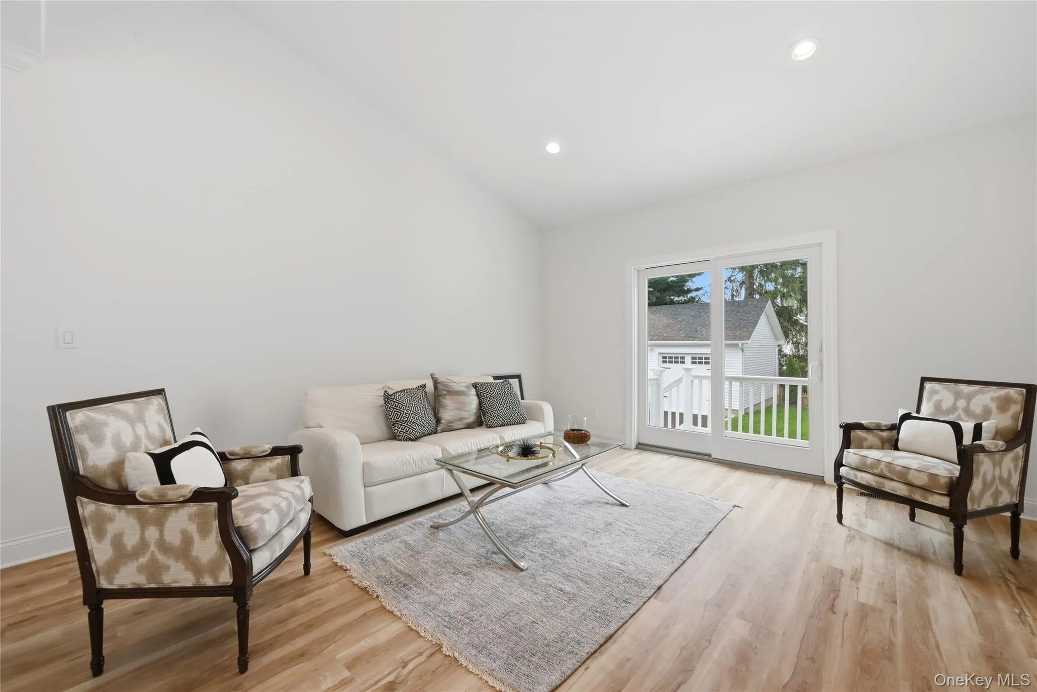 47 Central Parkway, Huntington, NY, 4 Bedrooms Bedrooms, 7 Rooms Rooms,2 BathroomsBathrooms,Residential,For Rent,Central,0,1026940 47 Central Parkway, Huntington, NY, 4 Bedrooms Bedrooms, 7 Rooms Rooms,2 BathroomsBathrooms,Residential,For Rent,Central,0,1026940