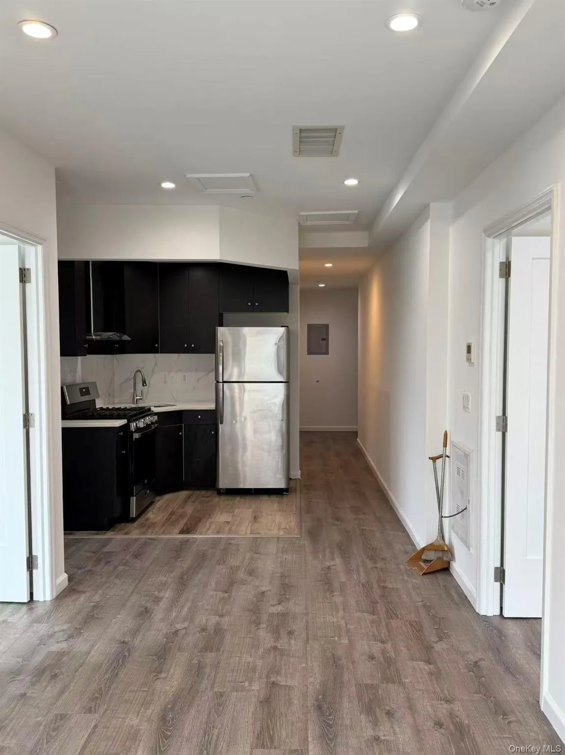 42-08 Bowne Street, New York, NY, 2 Bedrooms Bedrooms, 4 Rooms Rooms,1 BathroomBathrooms,Residential,For Rent,Bowne,0,1026947 42-08 Bowne Street, New York, NY, 2 Bedrooms Bedrooms, 4 Rooms Rooms,1 BathroomBathrooms,Residential,For Rent,Bowne,0,1026947