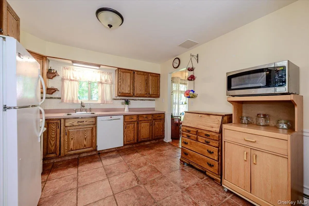14 Akron Place, Brookhaven, NY, 3 Bedrooms Bedrooms, 7 Rooms Rooms,1 BathroomBathrooms,Residential,For Rent,Akron,0,1026948 14 Akron Place, Brookhaven, NY, 3 Bedrooms Bedrooms, 7 Rooms Rooms,1 BathroomBathrooms,Residential,For Rent,Akron,0,1026948
