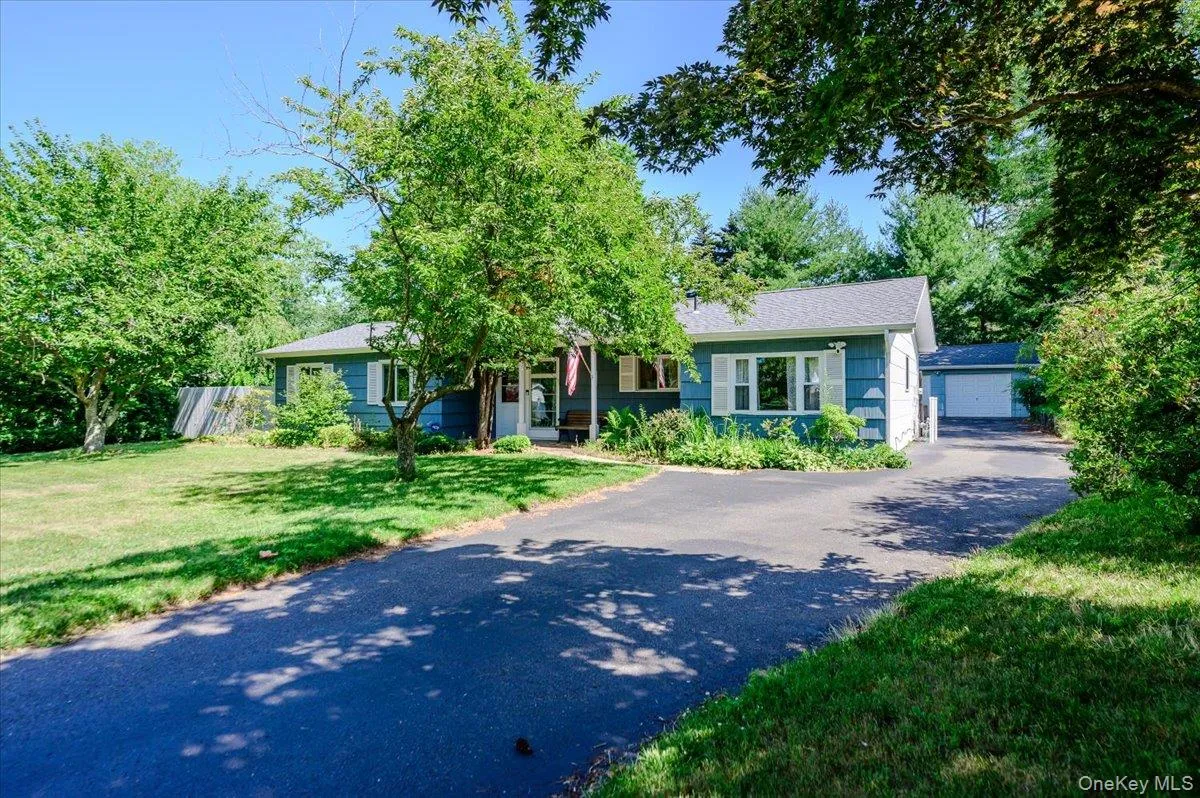 14 Akron Place, Brookhaven, NY, 3 Bedrooms Bedrooms, 7 Rooms Rooms,1 BathroomBathrooms,Residential,For Rent,Akron,0,1026948 14 Akron Place, Brookhaven, NY, 3 Bedrooms Bedrooms, 7 Rooms Rooms,1 BathroomBathrooms,Residential,For Rent,Akron,0,1026948
