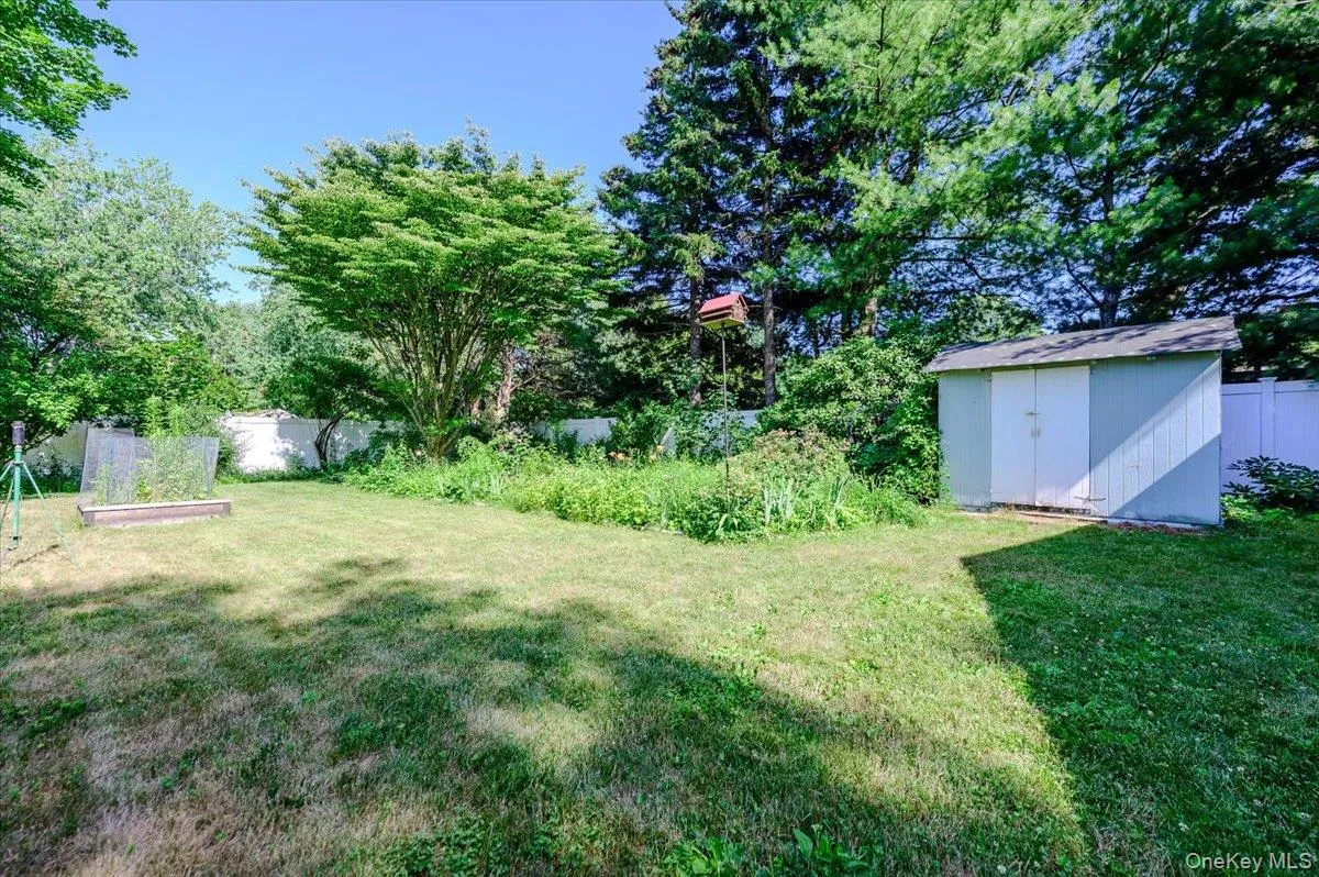14 Akron Place, Brookhaven, NY, 3 Bedrooms Bedrooms, 7 Rooms Rooms,1 BathroomBathrooms,Residential,For Rent,Akron,0,1026948 14 Akron Place, Brookhaven, NY, 3 Bedrooms Bedrooms, 7 Rooms Rooms,1 BathroomBathrooms,Residential,For Rent,Akron,0,1026948