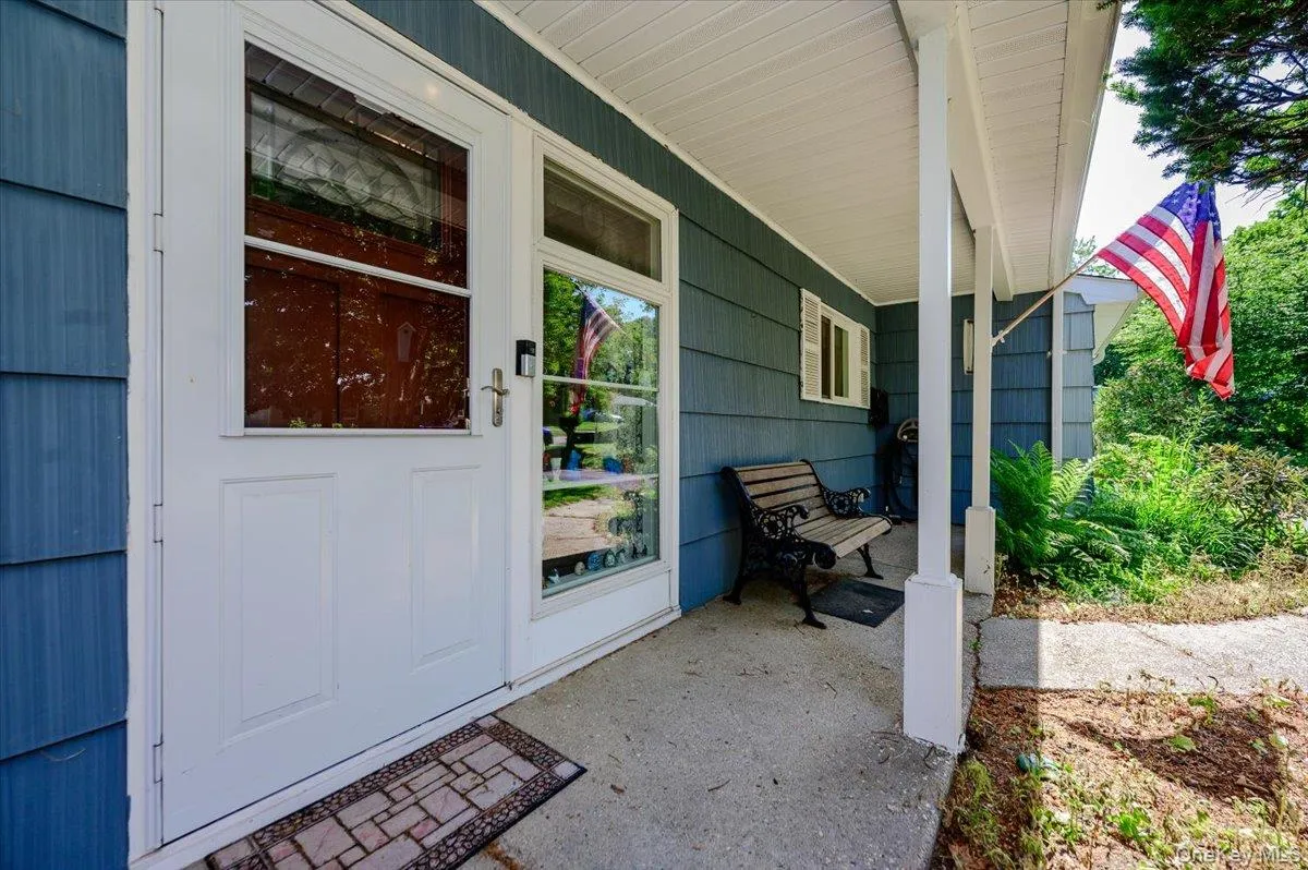 14 Akron Place, Brookhaven, NY, 3 Bedrooms Bedrooms, 7 Rooms Rooms,1 BathroomBathrooms,Residential,For Rent,Akron,0,1026948 14 Akron Place, Brookhaven, NY, 3 Bedrooms Bedrooms, 7 Rooms Rooms,1 BathroomBathrooms,Residential,For Rent,Akron,0,1026948