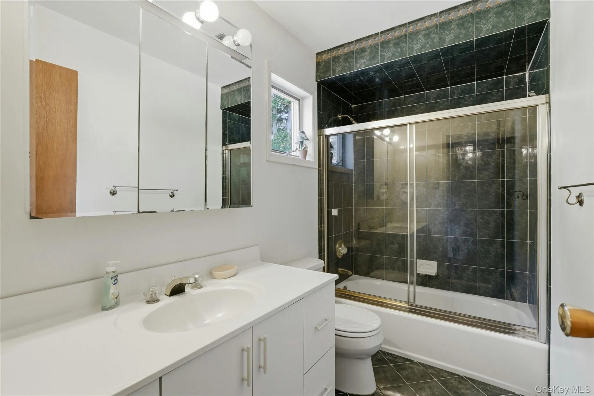 12 Kenny Street, Smithtown, NY, 4 Bedrooms Bedrooms, 12 Rooms Rooms,3 BathroomsBathrooms,Residential,For Rent,Kenny,0,1026950 12 Kenny Street, Smithtown, NY, 4 Bedrooms Bedrooms, 12 Rooms Rooms,3 BathroomsBathrooms,Residential,For Rent,Kenny,0,1026950