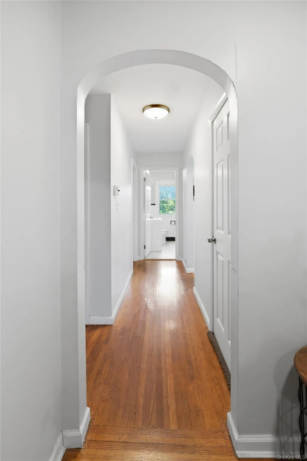 Classic curved doorway to bedrooms, bathroom, walk up attic & closets. Classic curved doorway to bedrooms, bathroom, walk up attic & closets.