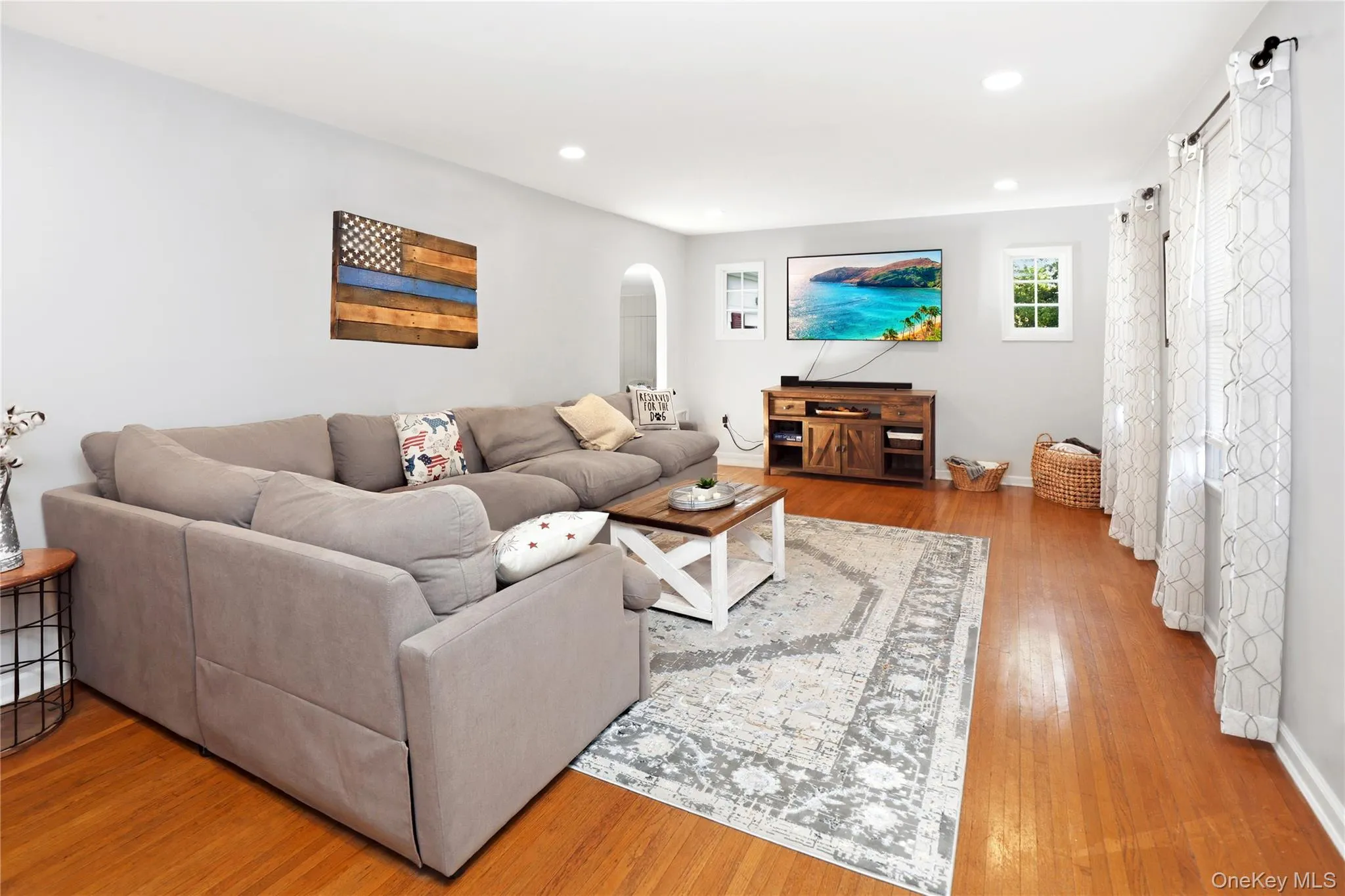 Spacious LR with hardwood floors and lots of windows. Spacious LR with hardwood floors and lots of windows.