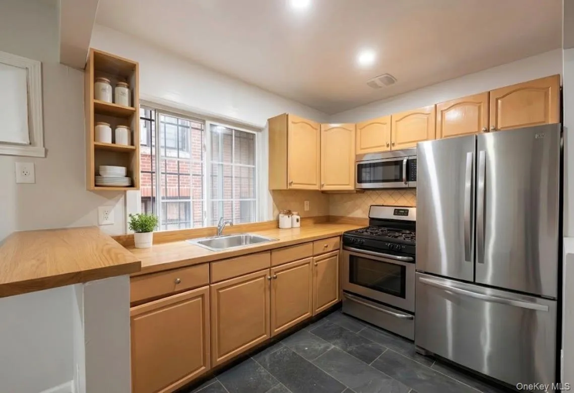 1189 Grant Avenue, New York, NY, 3 Bedrooms Bedrooms, 7 Rooms Rooms,2 BathroomsBathrooms,Residential Lease,For Rent,Grant,0,1026954 1189 Grant Avenue, New York, NY, 3 Bedrooms Bedrooms, 7 Rooms Rooms,2 BathroomsBathrooms,Residential Lease,For Rent,Grant,0,1026954
