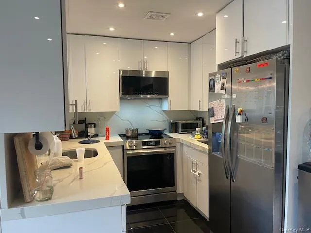 655 Chestnut Street, Hempstead, NY, 2 Bedrooms Bedrooms, 5 Rooms Rooms,2 BathroomsBathrooms,Residential Lease,For Rent,Chestnut,0,1026962 655 Chestnut Street, Hempstead, NY, 2 Bedrooms Bedrooms, 5 Rooms Rooms,2 BathroomsBathrooms,Residential Lease,For Rent,Chestnut,0,1026962