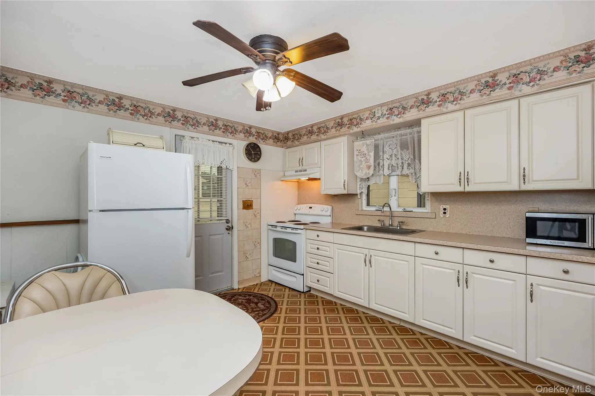 58 Crescent Drive, Babylon, NY, 3 Bedrooms Bedrooms, 7 Rooms Rooms,1 BathroomBathrooms,Residential,For Rent,Crescent,0,1026966 58 Crescent Drive, Babylon, NY, 3 Bedrooms Bedrooms, 7 Rooms Rooms,1 BathroomBathrooms,Residential,For Rent,Crescent,0,1026966