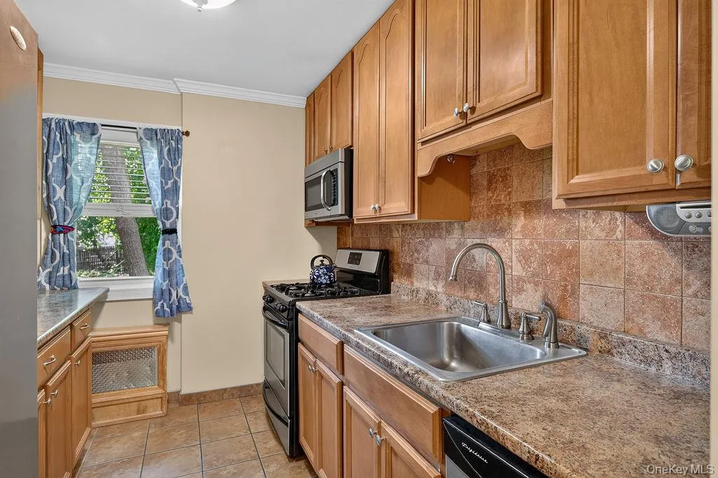 103 Wiltshire Road, New Rochelle, NY, 1 Bedroom Bedrooms, 5 Rooms Rooms,1 BathroomBathrooms,Residential Lease,For Rent,Wiltshire,0,1026972 103 Wiltshire Road, New Rochelle, NY, 1 Bedroom Bedrooms, 5 Rooms Rooms,1 BathroomBathrooms,Residential Lease,For Rent,Wiltshire,0,1026972