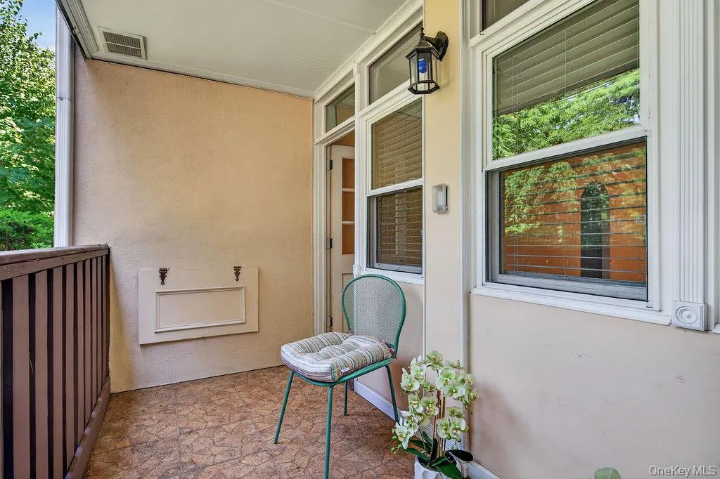 103 Wiltshire Road, New Rochelle, NY, 1 Bedroom Bedrooms, 5 Rooms Rooms,1 BathroomBathrooms,Residential Lease,For Rent,Wiltshire,0,1026972 103 Wiltshire Road, New Rochelle, NY, 1 Bedroom Bedrooms, 5 Rooms Rooms,1 BathroomBathrooms,Residential Lease,For Rent,Wiltshire,0,1026972