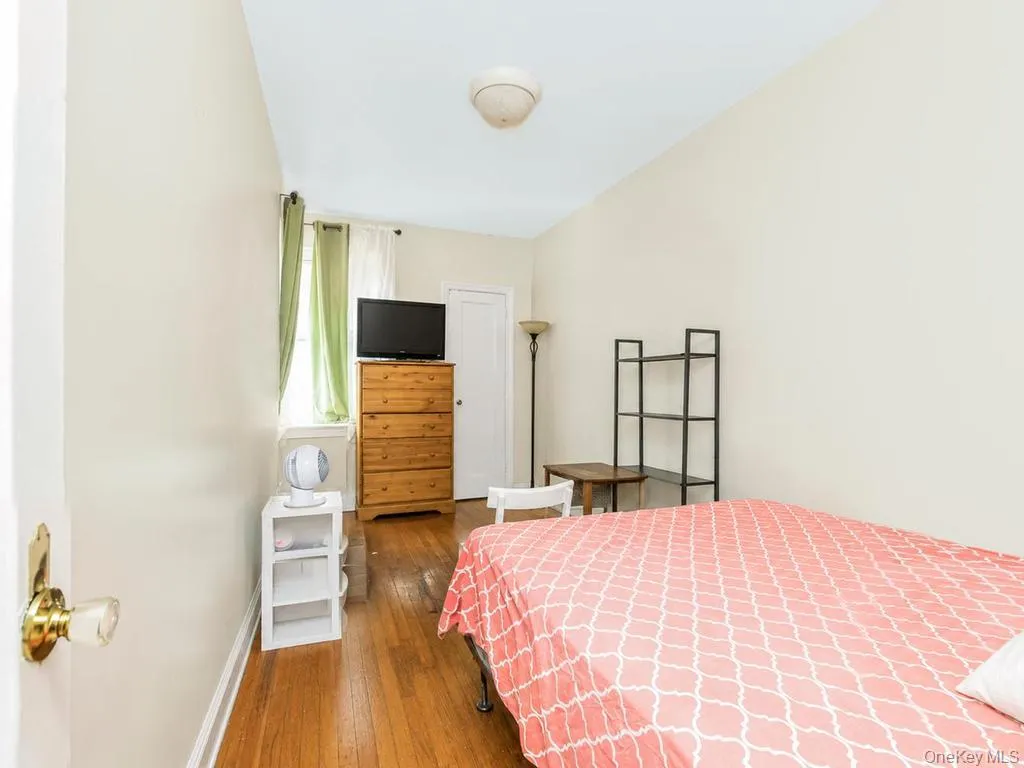 2166 Bronx Park, New York, NY, 2 Bedrooms Bedrooms, 4 Rooms Rooms,1 BathroomBathrooms,Residential,For Rent,Bronx,0,1026981 2166 Bronx Park, New York, NY, 2 Bedrooms Bedrooms, 4 Rooms Rooms,1 BathroomBathrooms,Residential,For Rent,Bronx,0,1026981