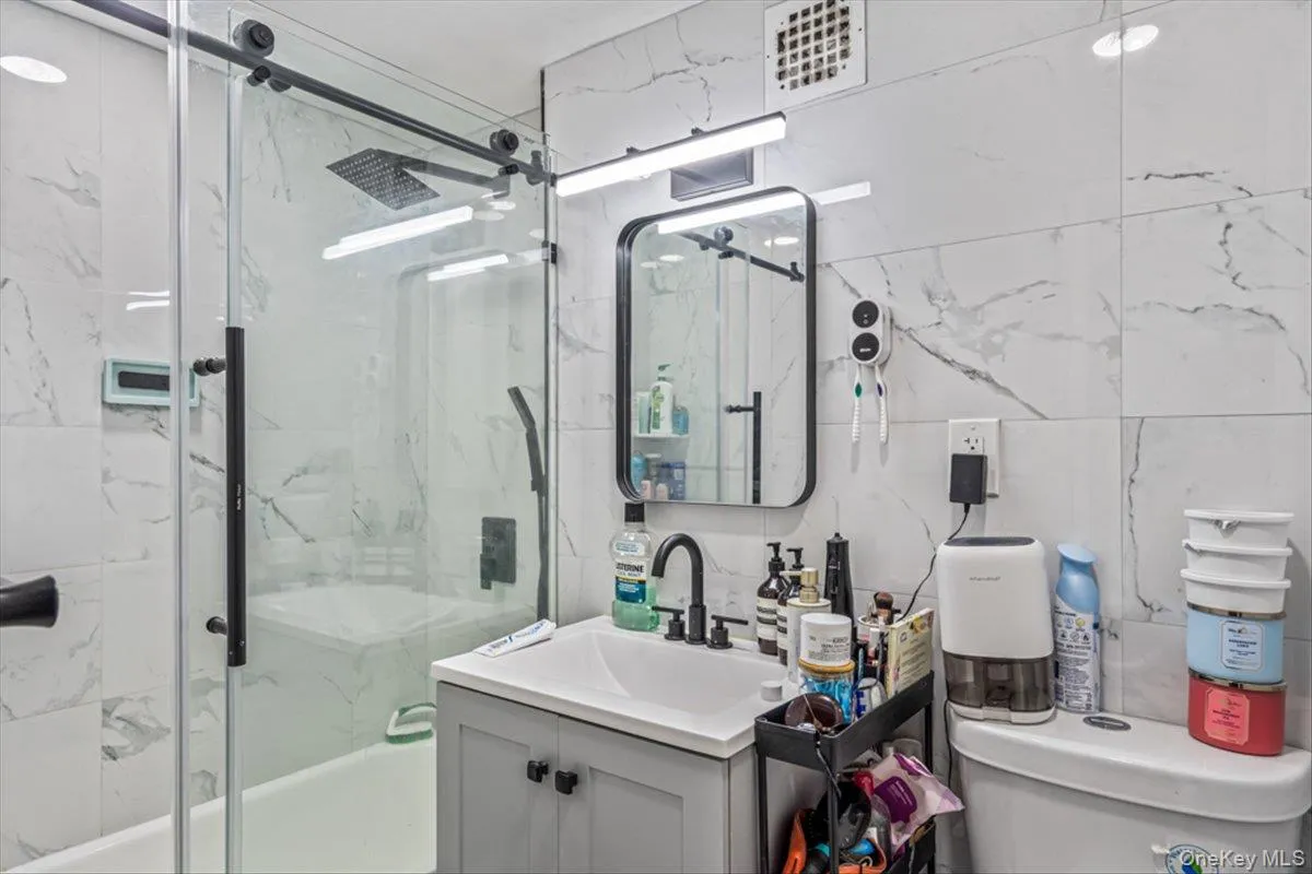 9740 62nd Drive, New York, NY, 2 Rooms Rooms,1 BathroomBathrooms,Residential Lease,For Rent,62nd,0,1026987 9740 62nd Drive, New York, NY, 2 Rooms Rooms,1 BathroomBathrooms,Residential Lease,For Rent,62nd,0,1026987