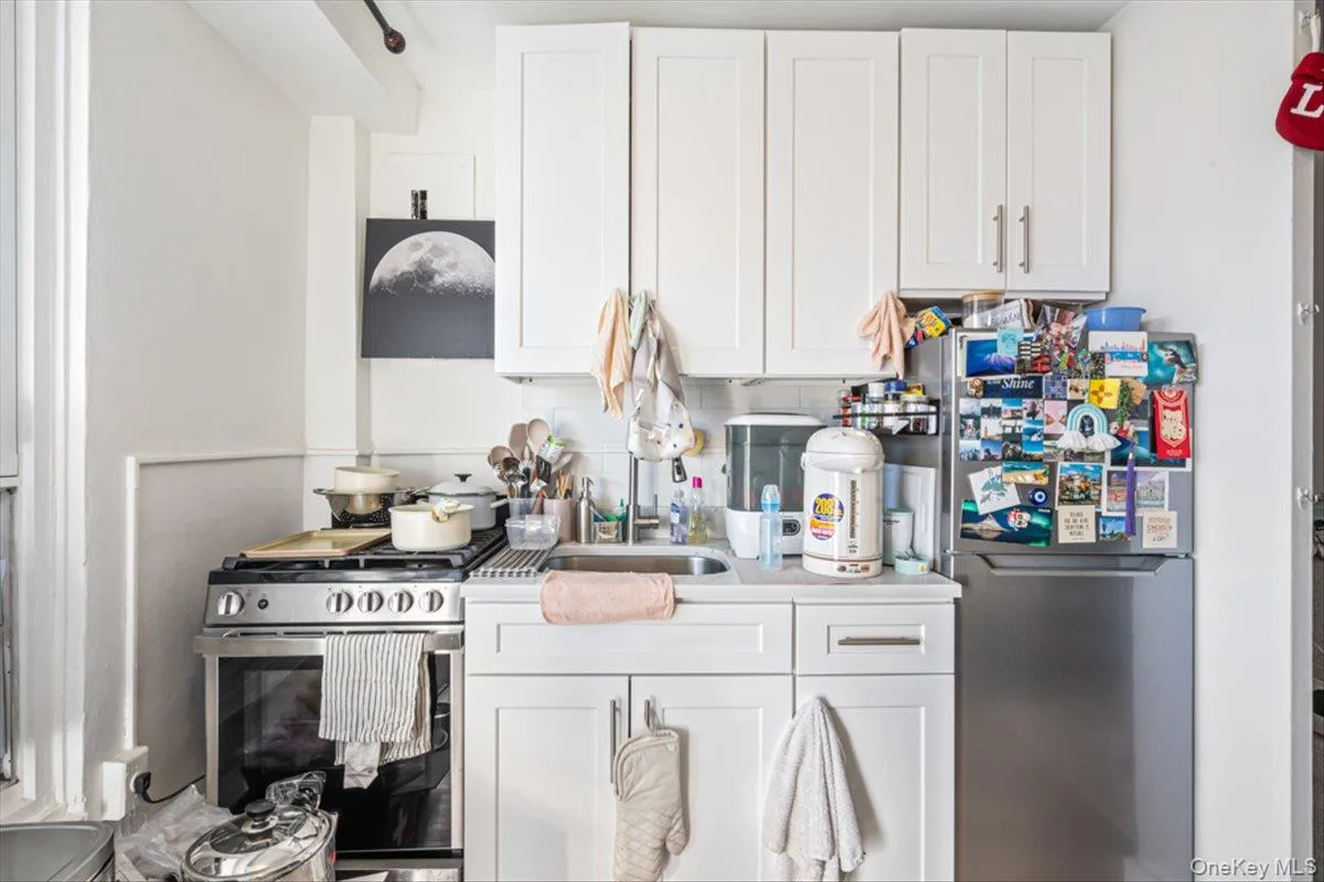 9740 62nd Drive, New York, NY, 2 Rooms Rooms,1 BathroomBathrooms,Residential Lease,For Rent,62nd,0,1026987 9740 62nd Drive, New York, NY, 2 Rooms Rooms,1 BathroomBathrooms,Residential Lease,For Rent,62nd,0,1026987