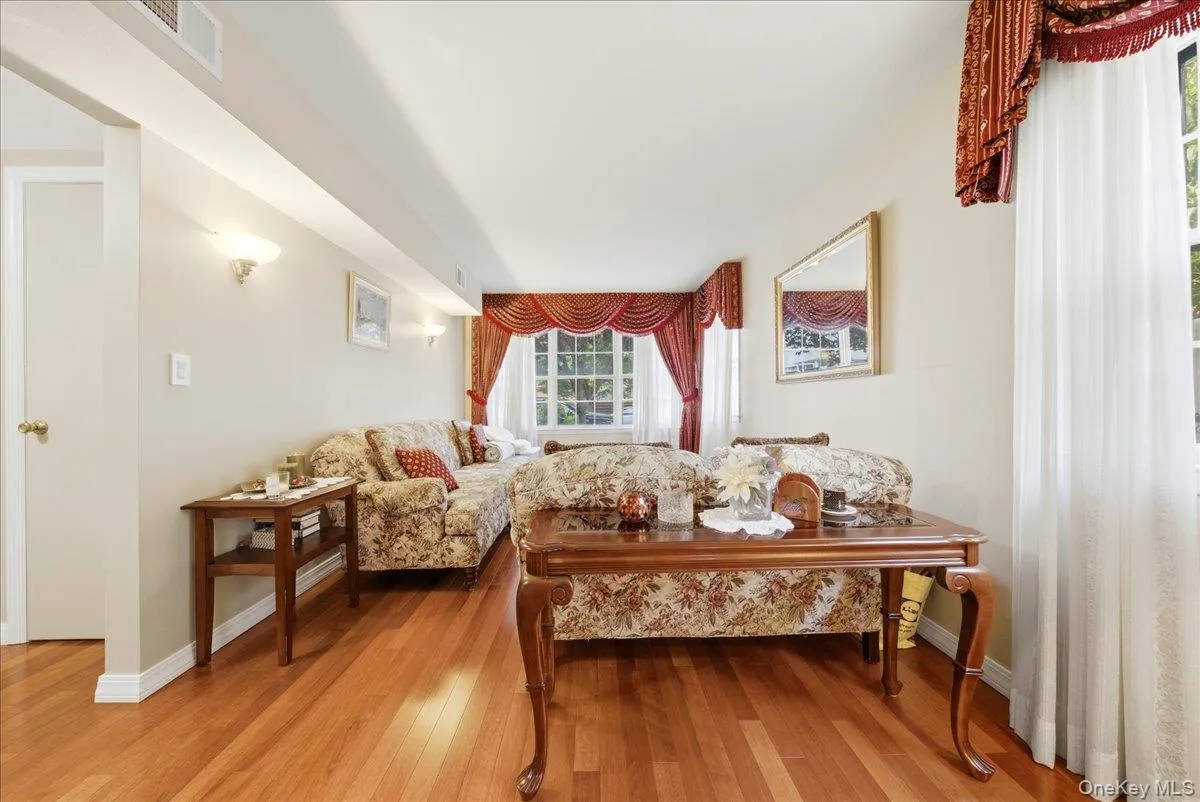 2410 Lodovick Avenue, New York, NY, 4 Bedrooms Bedrooms, 12 Rooms Rooms,3 BathroomsBathrooms,Residential,For Rent,Lodovick,0,1026991 2410 Lodovick Avenue, New York, NY, 4 Bedrooms Bedrooms, 12 Rooms Rooms,3 BathroomsBathrooms,Residential,For Rent,Lodovick,0,1026991