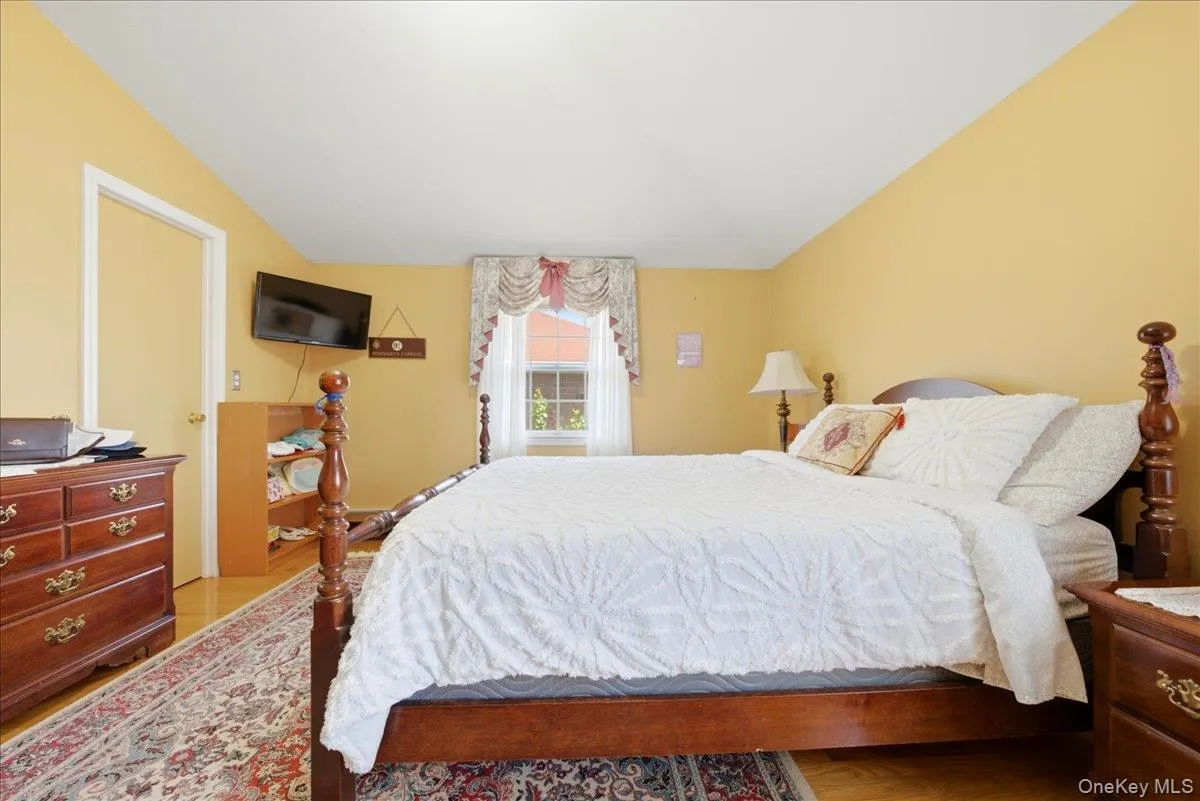 2410 Lodovick Avenue, New York, NY, 4 Bedrooms Bedrooms, 12 Rooms Rooms,3 BathroomsBathrooms,Residential,For Rent,Lodovick,0,1026991 2410 Lodovick Avenue, New York, NY, 4 Bedrooms Bedrooms, 12 Rooms Rooms,3 BathroomsBathrooms,Residential,For Rent,Lodovick,0,1026991