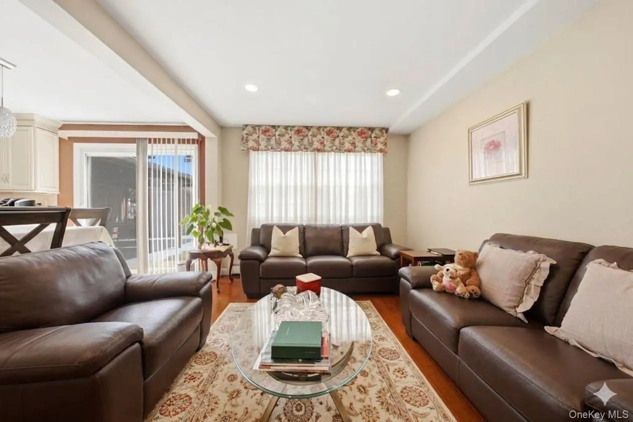 2410 Lodovick Avenue, New York, NY, 4 Bedrooms Bedrooms, 12 Rooms Rooms,3 BathroomsBathrooms,Residential,For Rent,Lodovick,0,1026991 2410 Lodovick Avenue, New York, NY, 4 Bedrooms Bedrooms, 12 Rooms Rooms,3 BathroomsBathrooms,Residential,For Rent,Lodovick,0,1026991