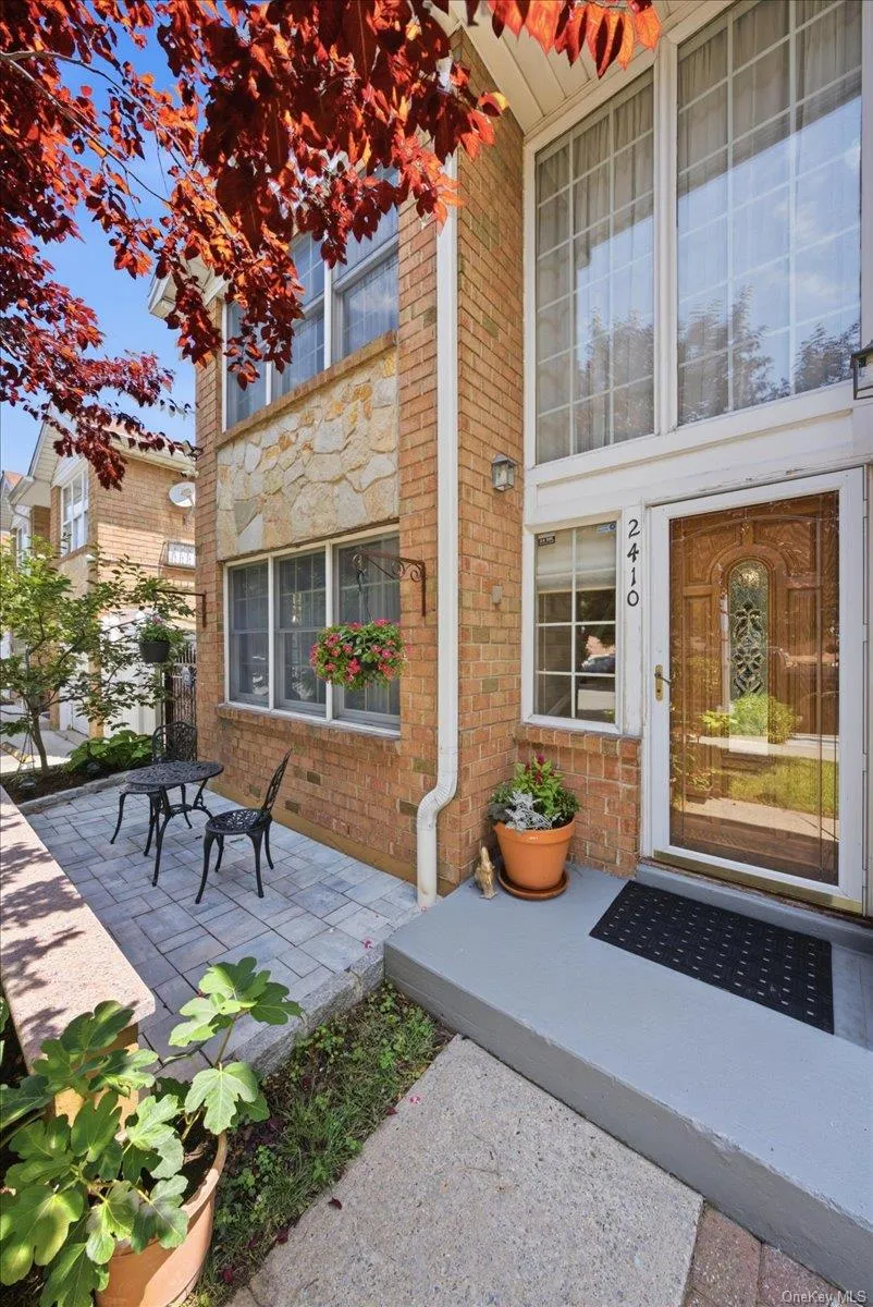 2410 Lodovick Avenue, New York, NY, 4 Bedrooms Bedrooms, 12 Rooms Rooms,3 BathroomsBathrooms,Residential,For Rent,Lodovick,0,1026991 2410 Lodovick Avenue, New York, NY, 4 Bedrooms Bedrooms, 12 Rooms Rooms,3 BathroomsBathrooms,Residential,For Rent,Lodovick,0,1026991