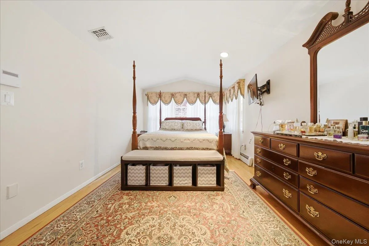 2410 Lodovick Avenue, New York, NY, 4 Bedrooms Bedrooms, 12 Rooms Rooms,3 BathroomsBathrooms,Residential,For Rent,Lodovick,0,1026991 2410 Lodovick Avenue, New York, NY, 4 Bedrooms Bedrooms, 12 Rooms Rooms,3 BathroomsBathrooms,Residential,For Rent,Lodovick,0,1026991