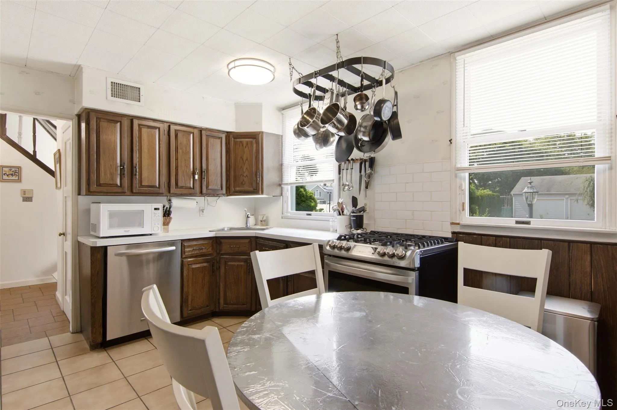118 Magnolia Street, North Hempstead, NY, 3 Bedrooms Bedrooms, 6 Rooms Rooms,1 BathroomBathrooms,Residential,For Rent,Magnolia,0,1026995 118 Magnolia Street, North Hempstead, NY, 3 Bedrooms Bedrooms, 6 Rooms Rooms,1 BathroomBathrooms,Residential,For Rent,Magnolia,0,1026995