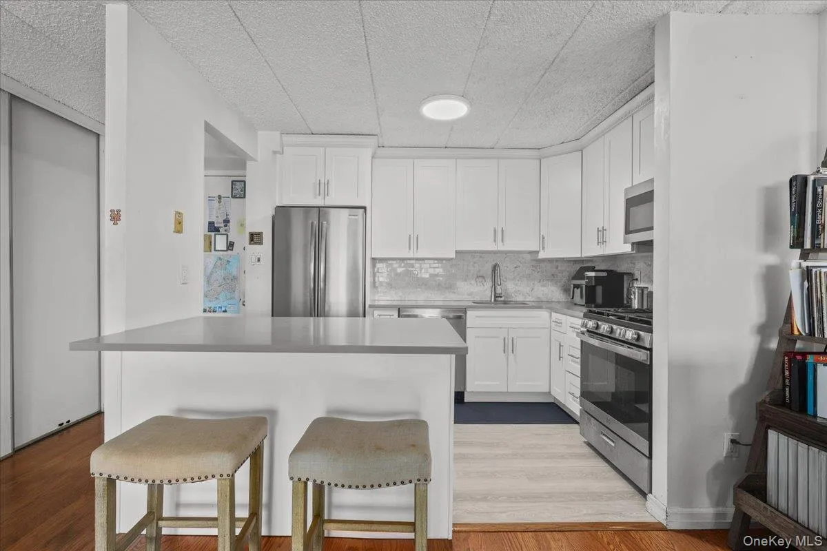 3220 Fairfield Avenue, New York, NY, 2 Bedrooms Bedrooms, 5 Rooms Rooms,2 BathroomsBathrooms,Residential Lease,For Rent,Fairfield,0,1026996 3220 Fairfield Avenue, New York, NY, 2 Bedrooms Bedrooms, 5 Rooms Rooms,2 BathroomsBathrooms,Residential Lease,For Rent,Fairfield,0,1026996