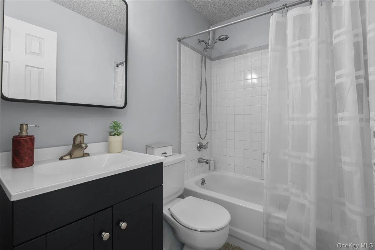 3220 Fairfield Avenue, New York, NY, 2 Bedrooms Bedrooms, 5 Rooms Rooms,2 BathroomsBathrooms,Residential Lease,For Rent,Fairfield,0,1026996 3220 Fairfield Avenue, New York, NY, 2 Bedrooms Bedrooms, 5 Rooms Rooms,2 BathroomsBathrooms,Residential Lease,For Rent,Fairfield,0,1026996