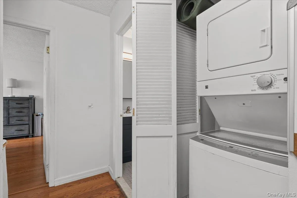 3220 Fairfield Avenue, New York, NY, 2 Bedrooms Bedrooms, 5 Rooms Rooms,2 BathroomsBathrooms,Residential Lease,For Rent,Fairfield,0,1026996 3220 Fairfield Avenue, New York, NY, 2 Bedrooms Bedrooms, 5 Rooms Rooms,2 BathroomsBathrooms,Residential Lease,For Rent,Fairfield,0,1026996