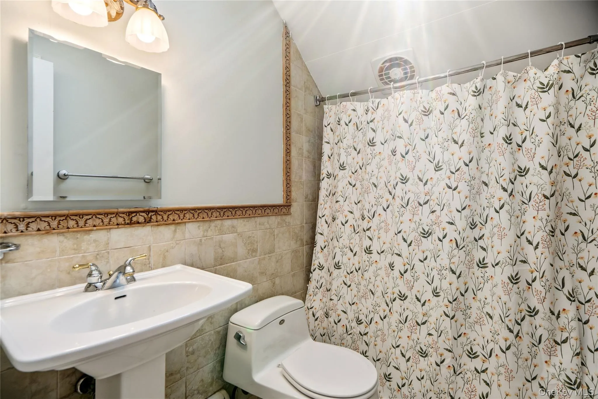 2nd Floor Bath off Den 2nd Floor Bath off Den