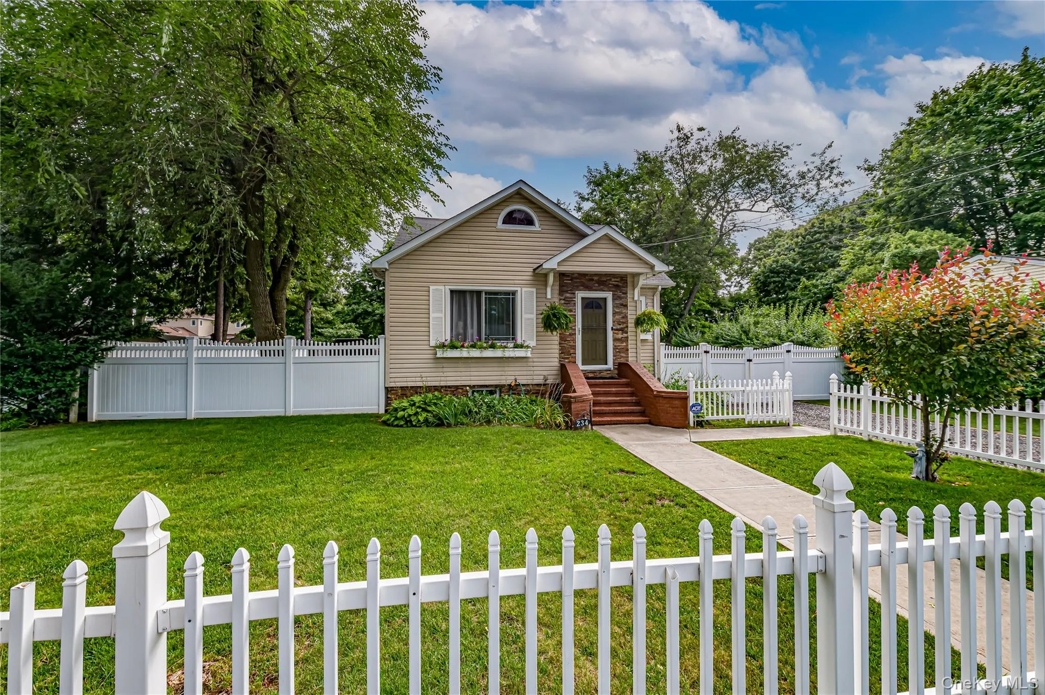 Just Love the white picket fence! Just Love the white picket fence!