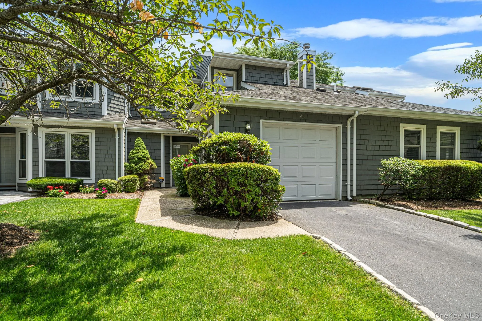 45 Madder Lake Circle, Smithtown, NY, 2 Bedrooms Bedrooms, 5 Rooms Rooms,2 BathroomsBathrooms,Residential,For Rent,Madder Lake,0,1027011 45 Madder Lake Circle, Smithtown, NY, 2 Bedrooms Bedrooms, 5 Rooms Rooms,2 BathroomsBathrooms,Residential,For Rent,Madder Lake,0,1027011