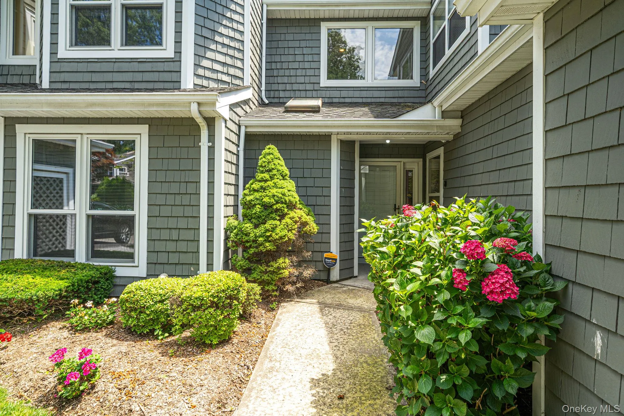 45 Madder Lake Circle, Smithtown, NY, 2 Bedrooms Bedrooms, 5 Rooms Rooms,2 BathroomsBathrooms,Residential,For Rent,Madder Lake,0,1027011 45 Madder Lake Circle, Smithtown, NY, 2 Bedrooms Bedrooms, 5 Rooms Rooms,2 BathroomsBathrooms,Residential,For Rent,Madder Lake,0,1027011