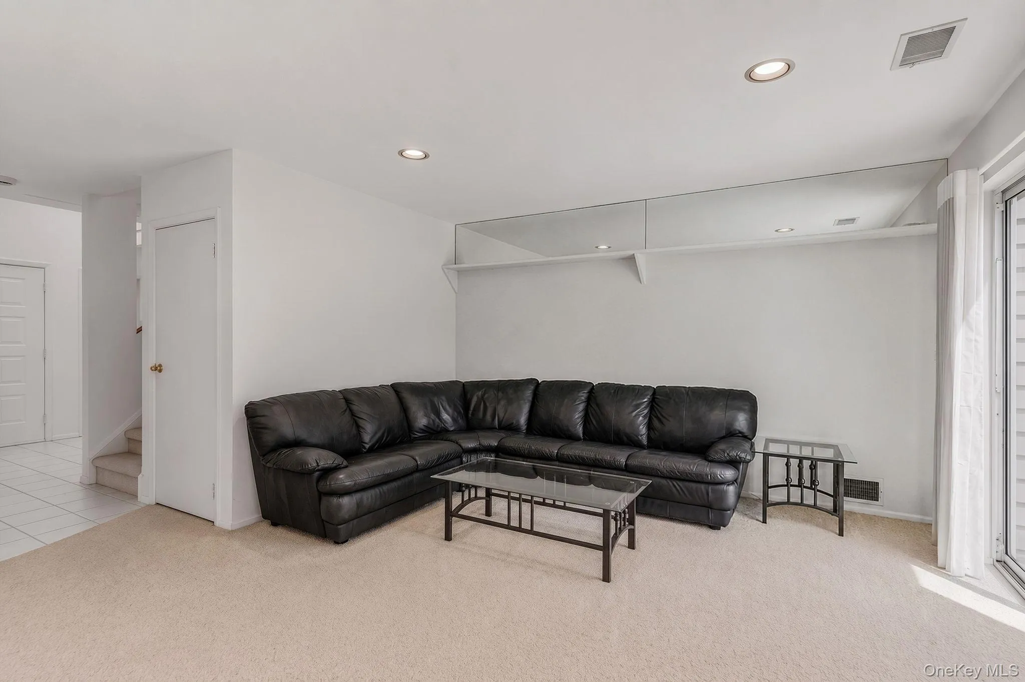 45 Madder Lake Circle, Smithtown, NY, 2 Bedrooms Bedrooms, 5 Rooms Rooms,2 BathroomsBathrooms,Residential,For Rent,Madder Lake,0,1027011 45 Madder Lake Circle, Smithtown, NY, 2 Bedrooms Bedrooms, 5 Rooms Rooms,2 BathroomsBathrooms,Residential,For Rent,Madder Lake,0,1027011