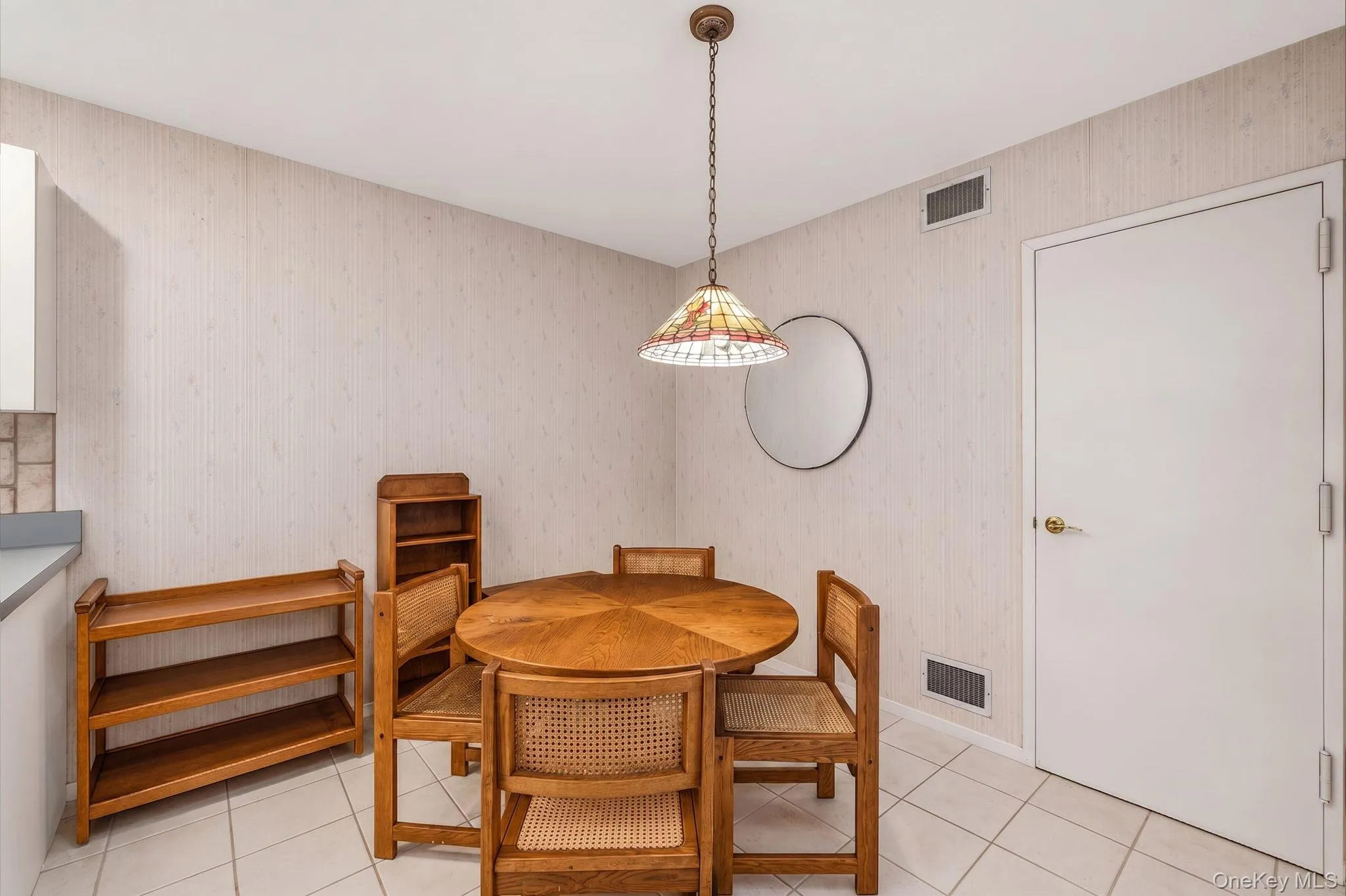 45 Madder Lake Circle, Smithtown, NY, 2 Bedrooms Bedrooms, 5 Rooms Rooms,2 BathroomsBathrooms,Residential,For Rent,Madder Lake,0,1027011 45 Madder Lake Circle, Smithtown, NY, 2 Bedrooms Bedrooms, 5 Rooms Rooms,2 BathroomsBathrooms,Residential,For Rent,Madder Lake,0,1027011