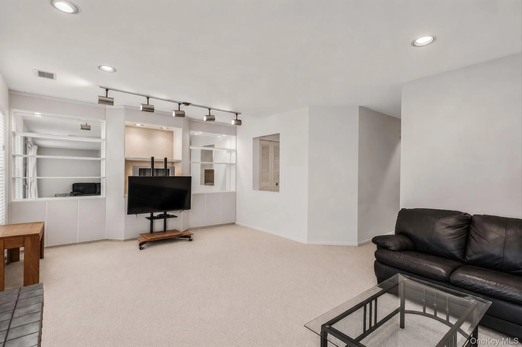 45 Madder Lake Circle, Smithtown, NY, 2 Bedrooms Bedrooms, 5 Rooms Rooms,2 BathroomsBathrooms,Residential,For Rent,Madder Lake,0,1027011 45 Madder Lake Circle, Smithtown, NY, 2 Bedrooms Bedrooms, 5 Rooms Rooms,2 BathroomsBathrooms,Residential,For Rent,Madder Lake,0,1027011