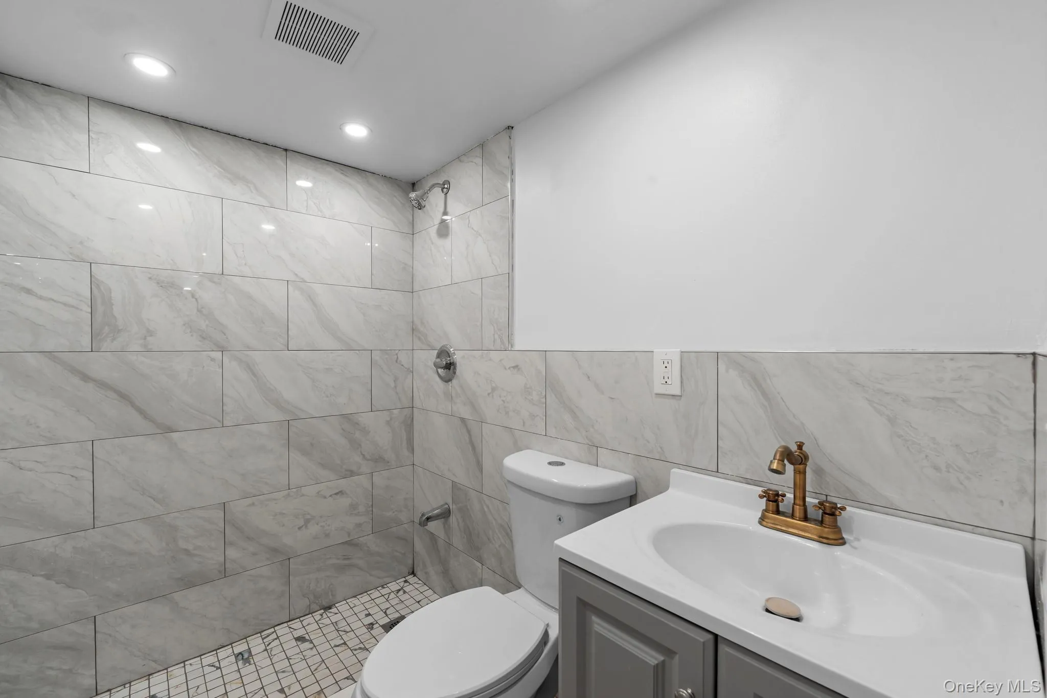 17915 134th Avenue, New York, NY, 5 Bedrooms Bedrooms, 12 Rooms Rooms,2 BathroomsBathrooms,Residential,For Rent,134th,0,1027028 17915 134th Avenue, New York, NY, 5 Bedrooms Bedrooms, 12 Rooms Rooms,2 BathroomsBathrooms,Residential,For Rent,134th,0,1027028