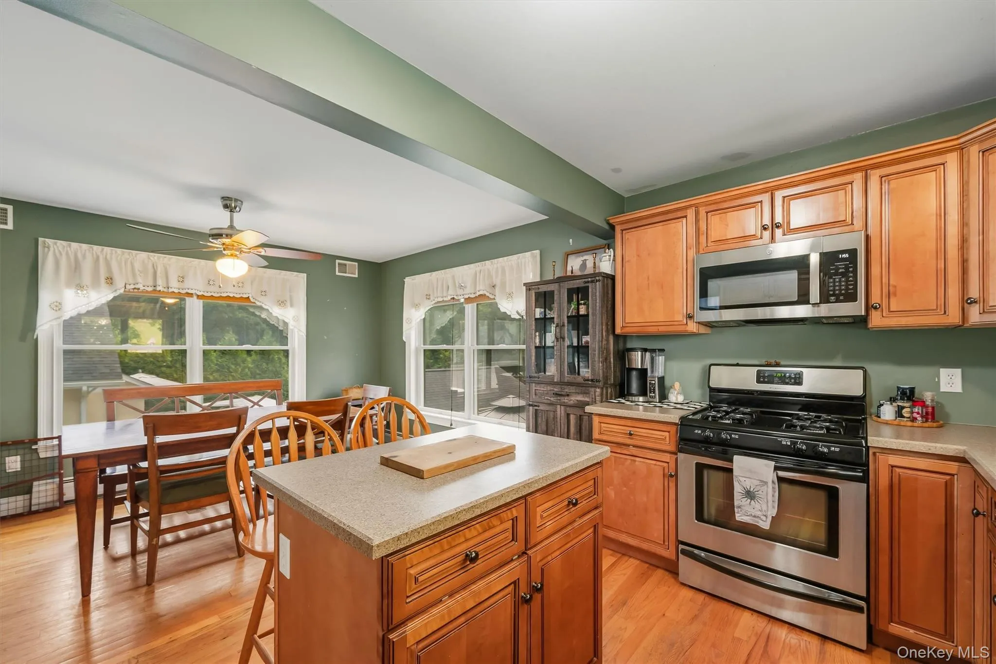 31 Schreiber Street, Orangetown, NY, 3 Bedrooms Bedrooms, 7 Rooms Rooms,2 BathroomsBathrooms,Residential,For Rent,Schreiber,0,1027034 31 Schreiber Street, Orangetown, NY, 3 Bedrooms Bedrooms, 7 Rooms Rooms,2 BathroomsBathrooms,Residential,For Rent,Schreiber,0,1027034