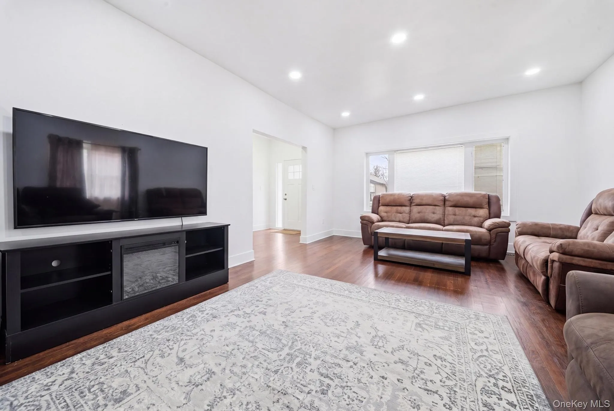 810 Wallace Avenue, Hempstead, NY, 4 Bedrooms Bedrooms, 10 Rooms Rooms,3 BathroomsBathrooms,Residential,For Rent,Wallace,0,1027035 810 Wallace Avenue, Hempstead, NY, 4 Bedrooms Bedrooms, 10 Rooms Rooms,3 BathroomsBathrooms,Residential,For Rent,Wallace,0,1027035