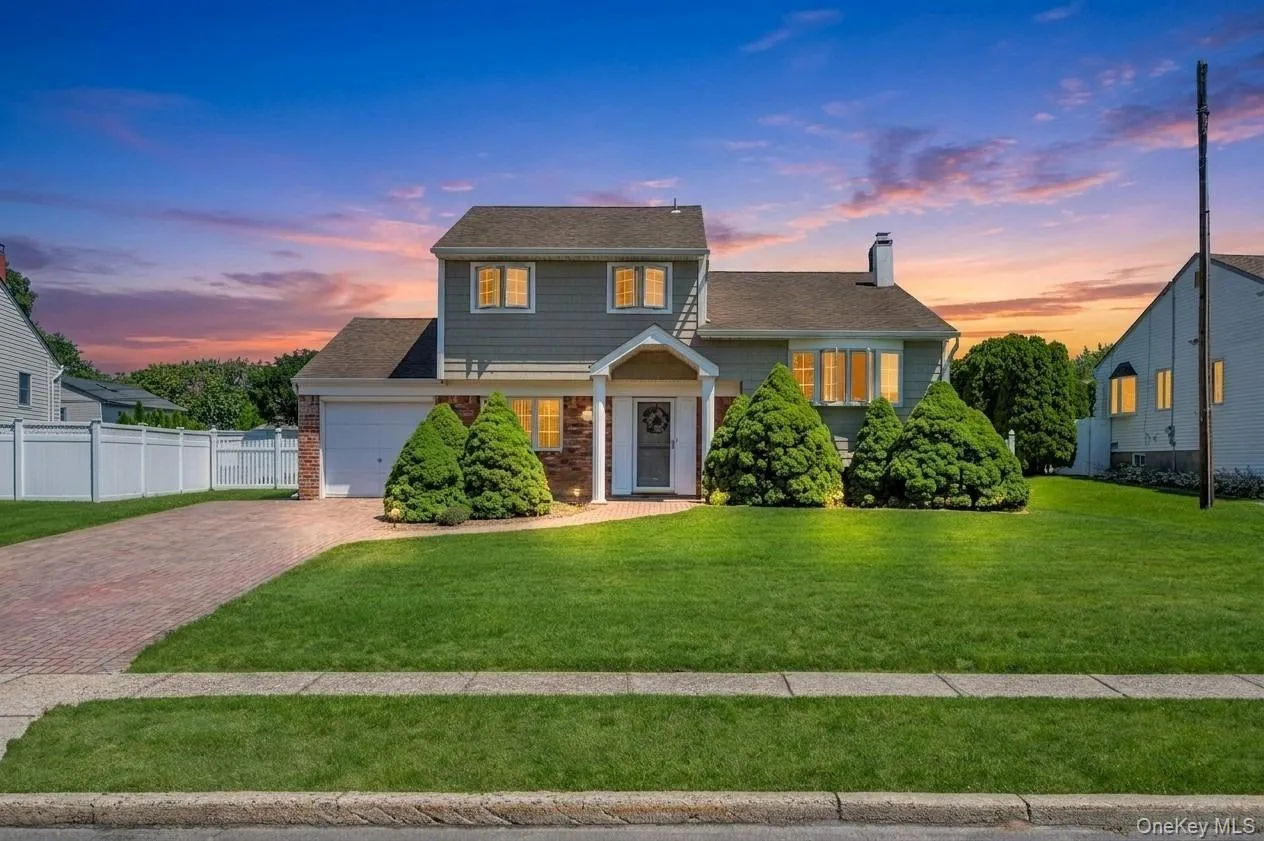 12 Sagebrush Lane, Smithtown, NY, 4 Bedrooms Bedrooms, 8 Rooms Rooms,1 BathroomBathrooms,Residential,For Rent,Sagebrush,0,1027037 12 Sagebrush Lane, Smithtown, NY, 4 Bedrooms Bedrooms, 8 Rooms Rooms,1 BathroomBathrooms,Residential,For Rent,Sagebrush,0,1027037