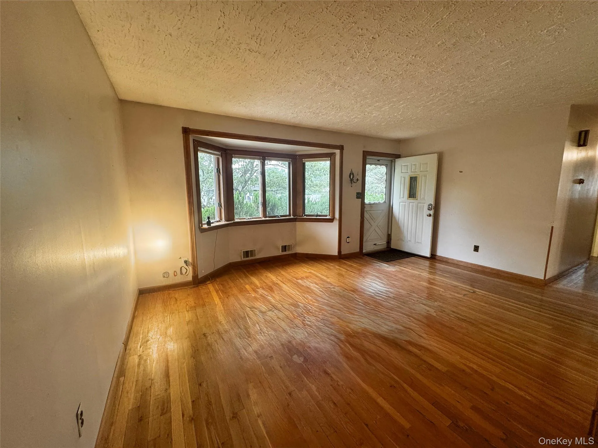 28 Euclid Avenue, Huntington, NY, 3 Bedrooms Bedrooms, 6 Rooms Rooms,2 BathroomsBathrooms,Residential,For Rent,Euclid,0,1027062 28 Euclid Avenue, Huntington, NY, 3 Bedrooms Bedrooms, 6 Rooms Rooms,2 BathroomsBathrooms,Residential,For Rent,Euclid,0,1027062