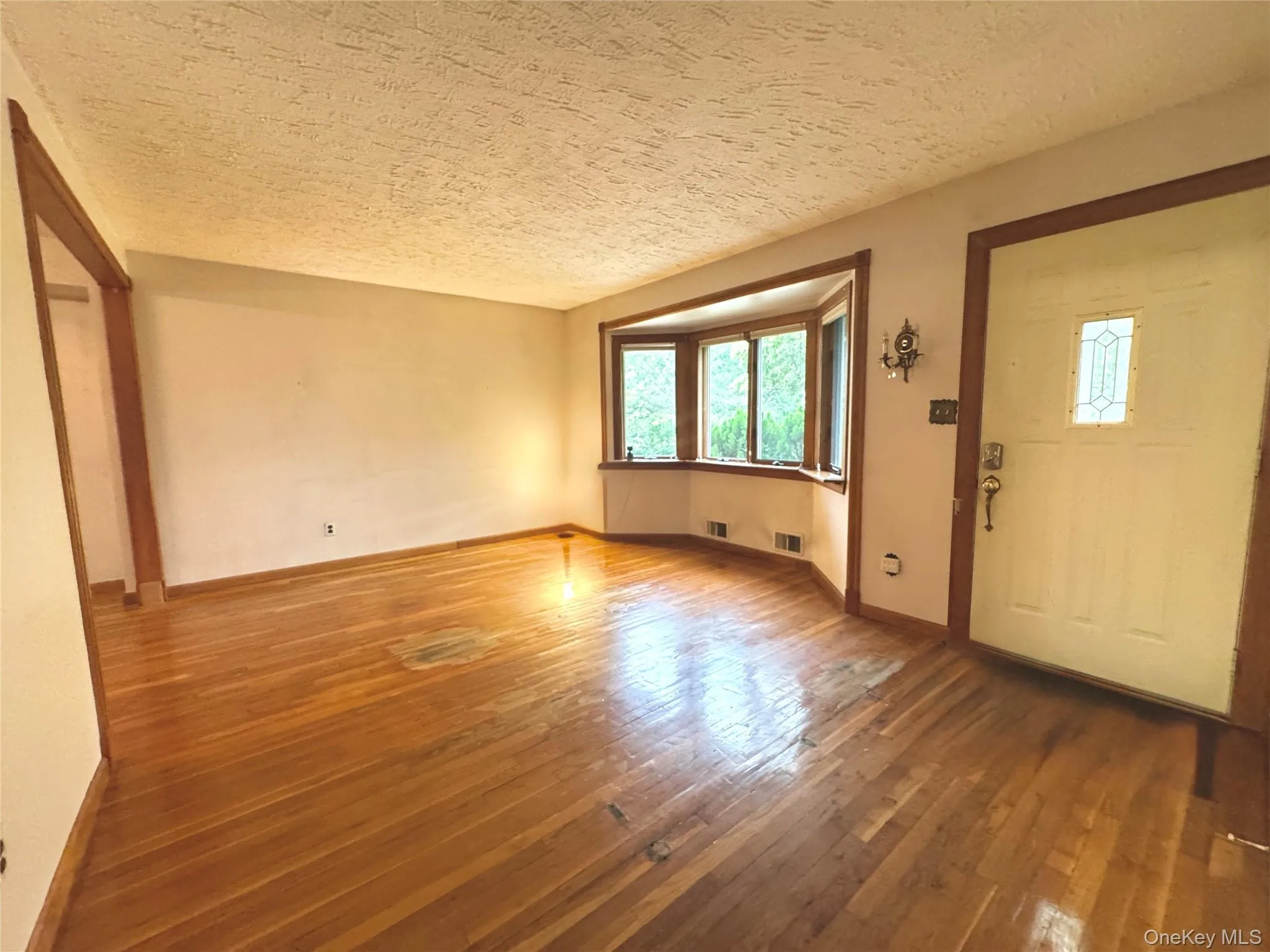 28 Euclid Avenue, Huntington, NY, 3 Bedrooms Bedrooms, 6 Rooms Rooms,2 BathroomsBathrooms,Residential,For Rent,Euclid,0,1027062 28 Euclid Avenue, Huntington, NY, 3 Bedrooms Bedrooms, 6 Rooms Rooms,2 BathroomsBathrooms,Residential,For Rent,Euclid,0,1027062