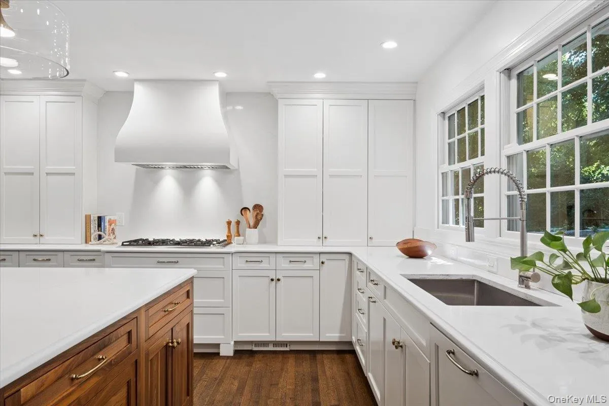 8 Lyons Place, Mamaroneck, NY, 4 Bedrooms Bedrooms, 8 Rooms Rooms,3 BathroomsBathrooms,Residential,For Rent,Lyons,0,1027067 8 Lyons Place, Mamaroneck, NY, 4 Bedrooms Bedrooms, 8 Rooms Rooms,3 BathroomsBathrooms,Residential,For Rent,Lyons,0,1027067