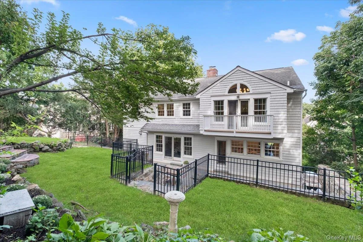 8 Lyons Place, Mamaroneck, NY, 4 Bedrooms Bedrooms, 8 Rooms Rooms,3 BathroomsBathrooms,Residential,For Rent,Lyons,0,1027067 8 Lyons Place, Mamaroneck, NY, 4 Bedrooms Bedrooms, 8 Rooms Rooms,3 BathroomsBathrooms,Residential,For Rent,Lyons,0,1027067