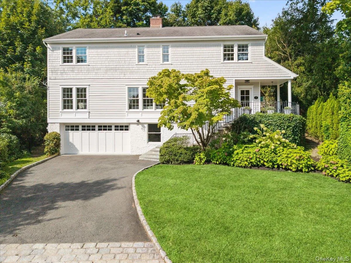 8 Lyons Place, Mamaroneck, NY, 4 Bedrooms Bedrooms, 8 Rooms Rooms,3 BathroomsBathrooms,Residential,For Rent,Lyons,0,1027067 8 Lyons Place, Mamaroneck, NY, 4 Bedrooms Bedrooms, 8 Rooms Rooms,3 BathroomsBathrooms,Residential,For Rent,Lyons,0,1027067