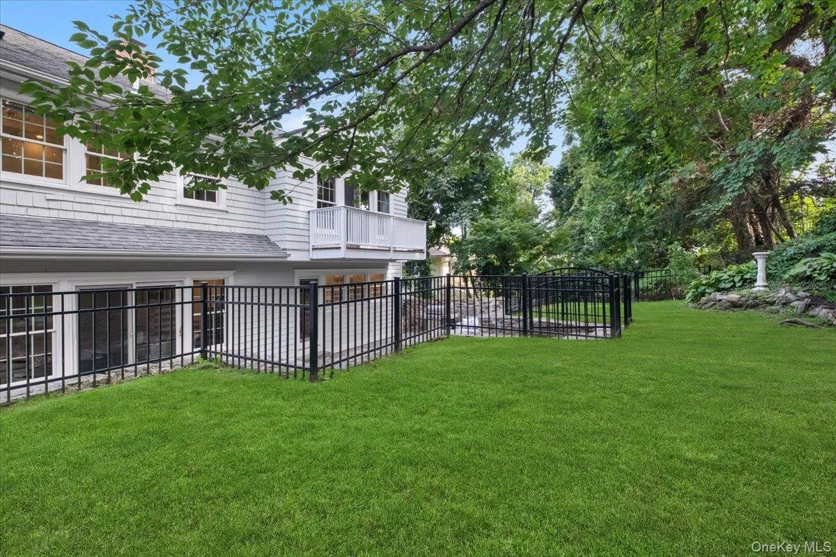 8 Lyons Place, Mamaroneck, NY, 4 Bedrooms Bedrooms, 8 Rooms Rooms,3 BathroomsBathrooms,Residential,For Rent,Lyons,0,1027067 8 Lyons Place, Mamaroneck, NY, 4 Bedrooms Bedrooms, 8 Rooms Rooms,3 BathroomsBathrooms,Residential,For Rent,Lyons,0,1027067