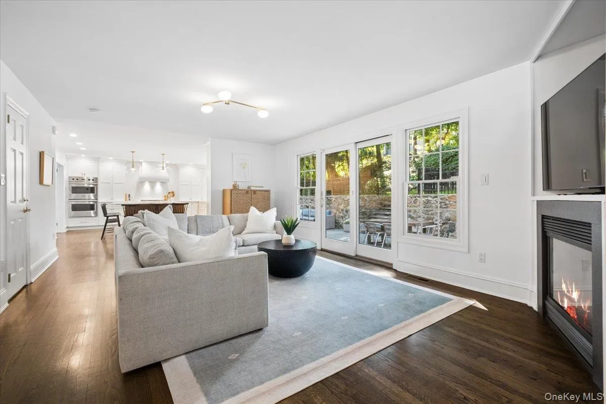 8 Lyons Place, Mamaroneck, NY, 4 Bedrooms Bedrooms, 8 Rooms Rooms,3 BathroomsBathrooms,Residential,For Rent,Lyons,0,1027067 8 Lyons Place, Mamaroneck, NY, 4 Bedrooms Bedrooms, 8 Rooms Rooms,3 BathroomsBathrooms,Residential,For Rent,Lyons,0,1027067