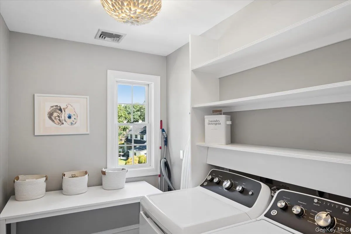 8 Lyons Place, Mamaroneck, NY, 4 Bedrooms Bedrooms, 8 Rooms Rooms,3 BathroomsBathrooms,Residential,For Rent,Lyons,0,1027067 8 Lyons Place, Mamaroneck, NY, 4 Bedrooms Bedrooms, 8 Rooms Rooms,3 BathroomsBathrooms,Residential,For Rent,Lyons,0,1027067