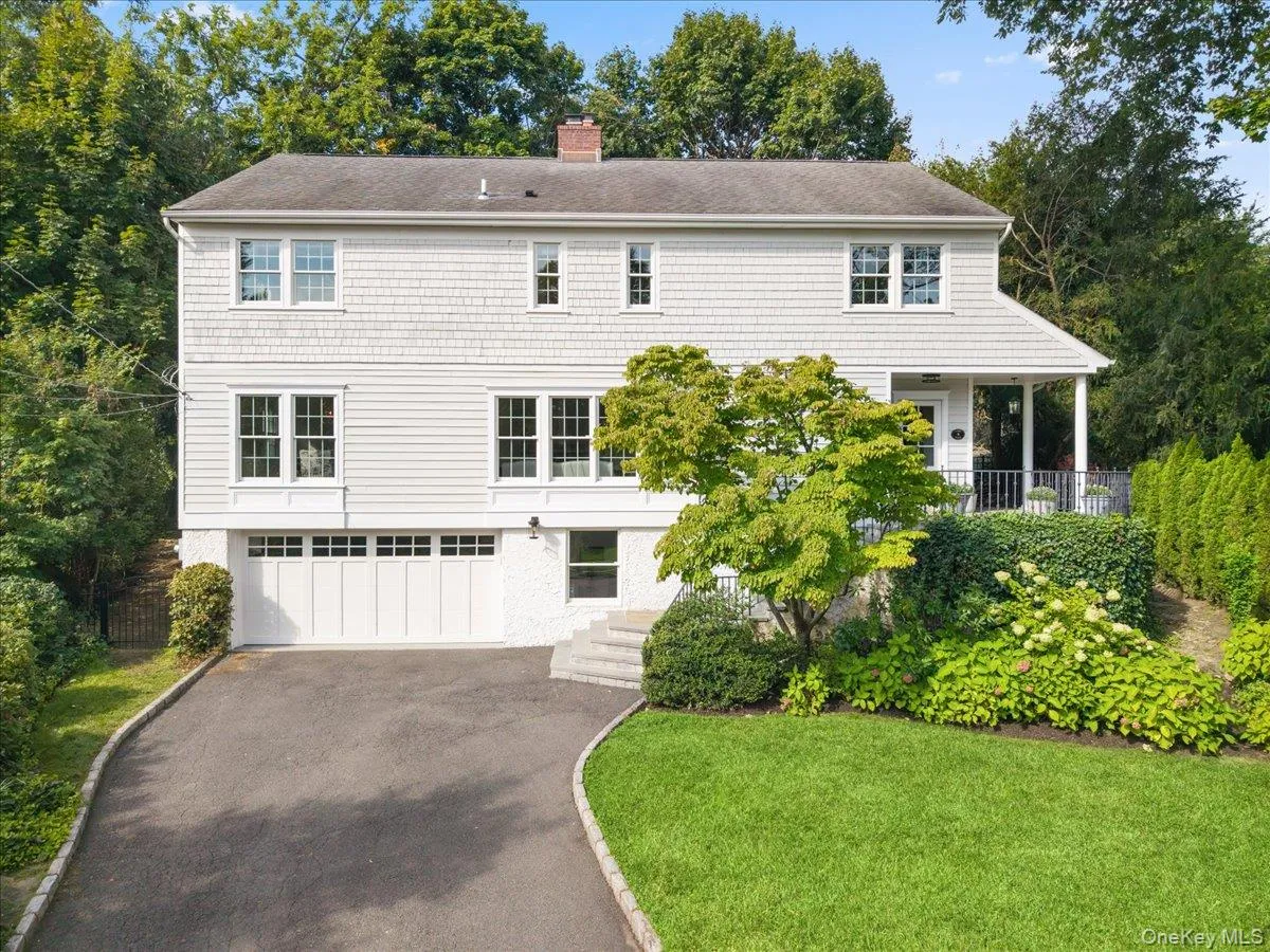 8 Lyons Place, Mamaroneck, NY, 4 Bedrooms Bedrooms, 8 Rooms Rooms,3 BathroomsBathrooms,Residential,For Rent,Lyons,0,1027067 8 Lyons Place, Mamaroneck, NY, 4 Bedrooms Bedrooms, 8 Rooms Rooms,3 BathroomsBathrooms,Residential,For Rent,Lyons,0,1027067