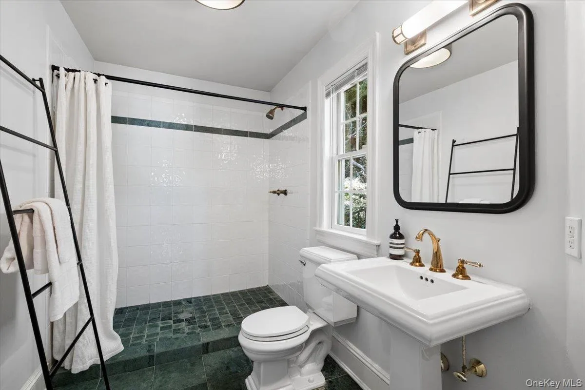 8 Lyons Place, Mamaroneck, NY, 4 Bedrooms Bedrooms, 8 Rooms Rooms,3 BathroomsBathrooms,Residential,For Rent,Lyons,0,1027067 8 Lyons Place, Mamaroneck, NY, 4 Bedrooms Bedrooms, 8 Rooms Rooms,3 BathroomsBathrooms,Residential,For Rent,Lyons,0,1027067