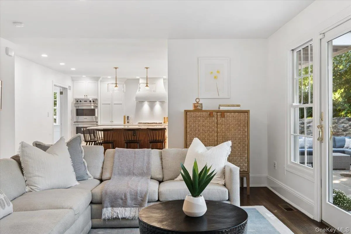 8 Lyons Place, Mamaroneck, NY, 4 Bedrooms Bedrooms, 8 Rooms Rooms,3 BathroomsBathrooms,Residential,For Rent,Lyons,0,1027067 8 Lyons Place, Mamaroneck, NY, 4 Bedrooms Bedrooms, 8 Rooms Rooms,3 BathroomsBathrooms,Residential,For Rent,Lyons,0,1027067